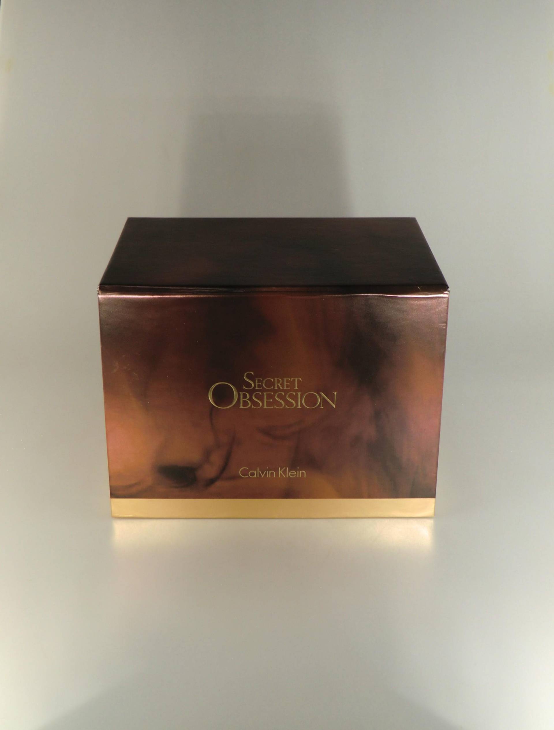 Ausverkauf Calvin Klein Secret Obsession Eau De Parfum 100 Fl.oz./100Ml Und Satin Body Lotion 3, 4 Fl.oz. Geschenkset Ausverkauf Calvin Klein Secret Obsession Eau De Parfum 100 Fl.oz./100Ml Und Satin Body Lotion 3, 4 Fl.oz. Geschenkset von VintageRetroEu