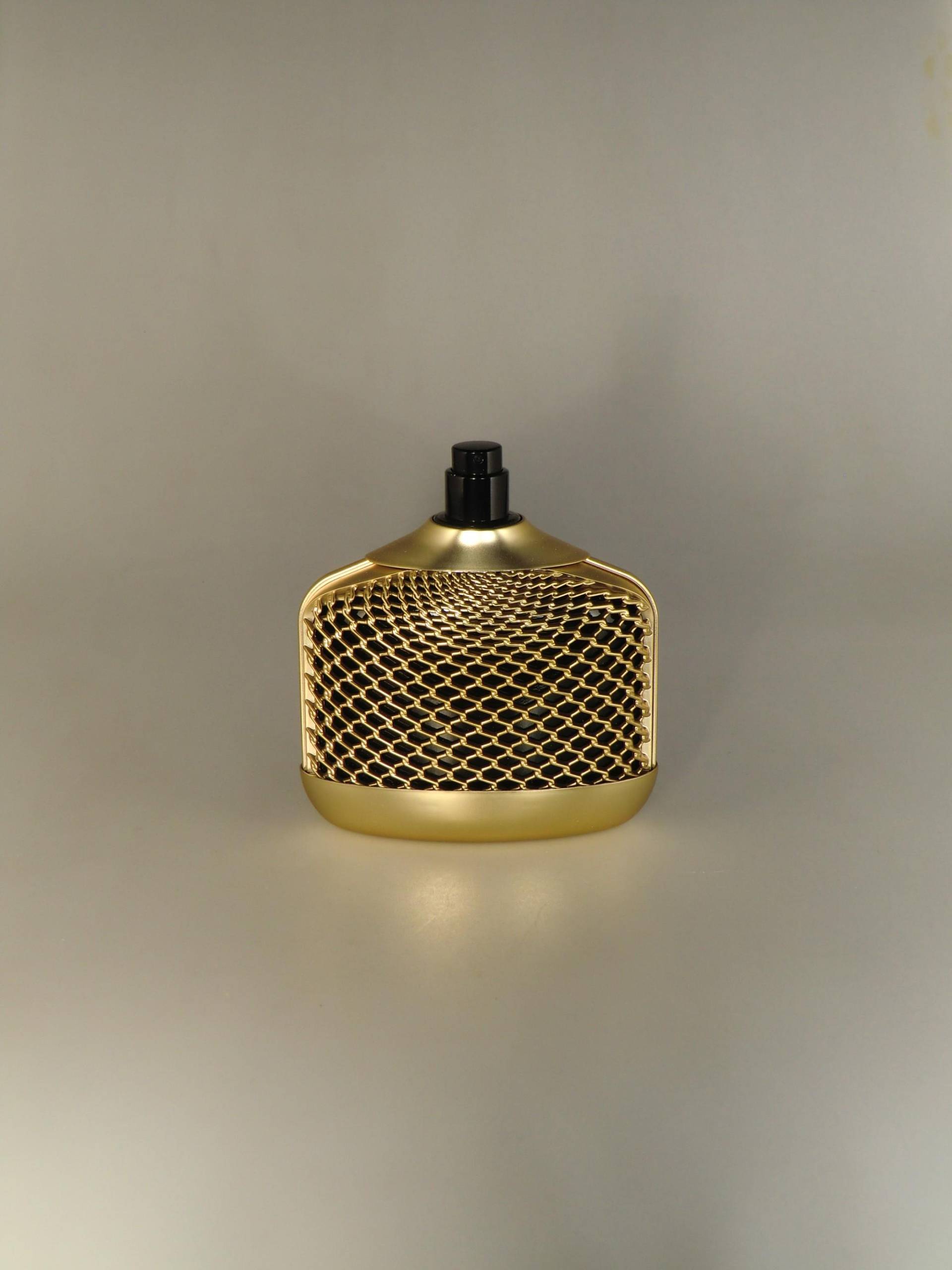 Ausverkauf John Varvatos Oud Eau De Parfum Natural Spray 100 Fl.oz. /125Ml Ausverkauf John Varvatos Oud Eau De Parfum Natural Spray 100 Fl.oz. /125Ml von VintageRetroEu
