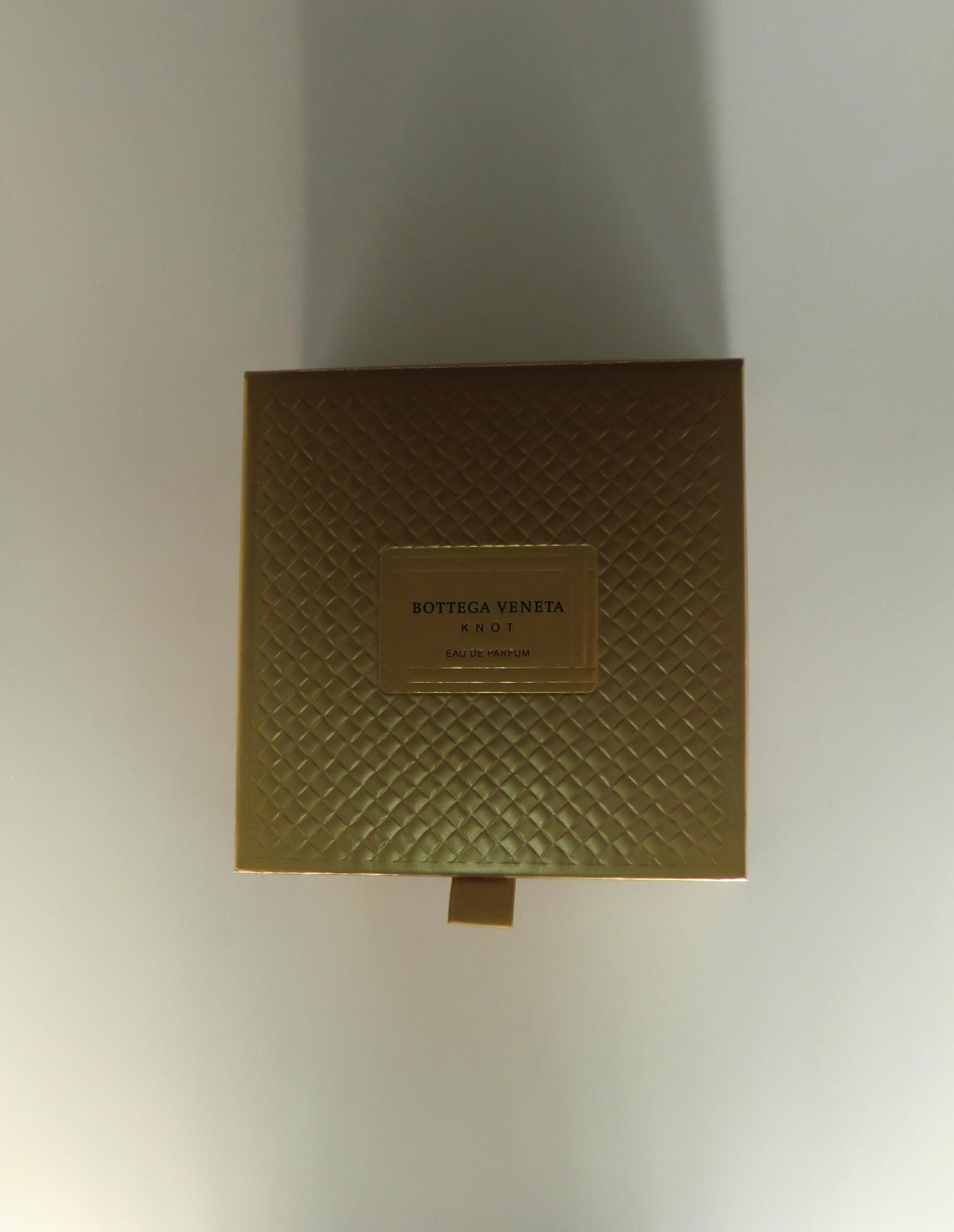 Ausverkauft Seltenes Bottega Veneta Knot Eau De Parfum 1.6 Fl.oz. /50Ml + Körperlotion 3, 4 Fl.oz/100Ml Ausverkauft Seltenes Bottega Veneta Knot Eau De Parfum 1.6 Fl.oz. /50Ml + Körperlotion 3, 4 Fl.oz/100Ml von VintageRetroEu