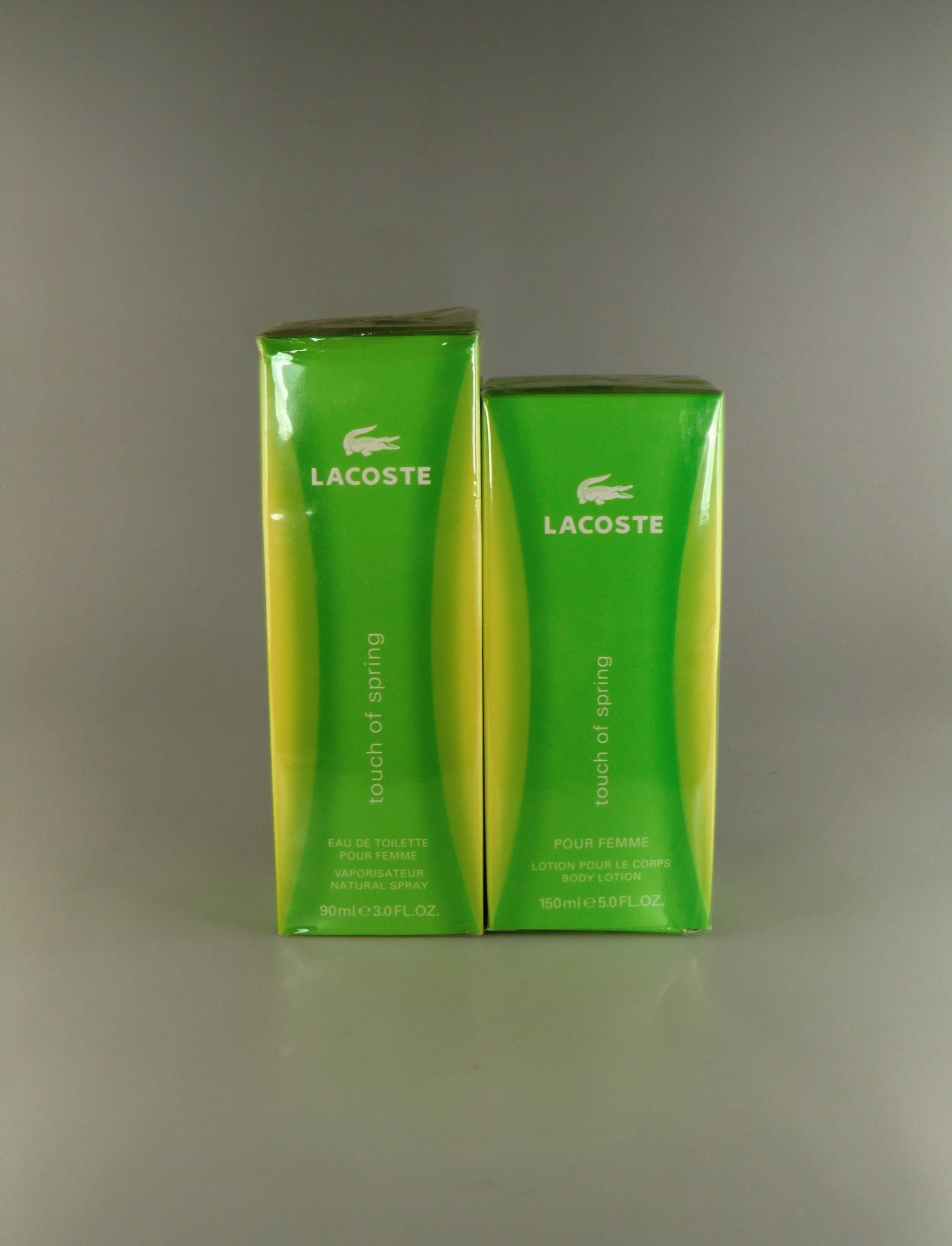 Lacoste Hauch Von Frühling Eau De Toilette Für Frauen 3.0 Fl. Unze. /90Ml + Gratis Geschenk Body Lotion 5.0 Fl.oz./150Ml Lacoste Hauch Von Frühling Eau De Toilette Für Frauen 3.0 Fl. Unze. /90Ml + Gratis Geschenk Body Lotion 5.0 Fl.oz./150Ml von VintageRetroEu