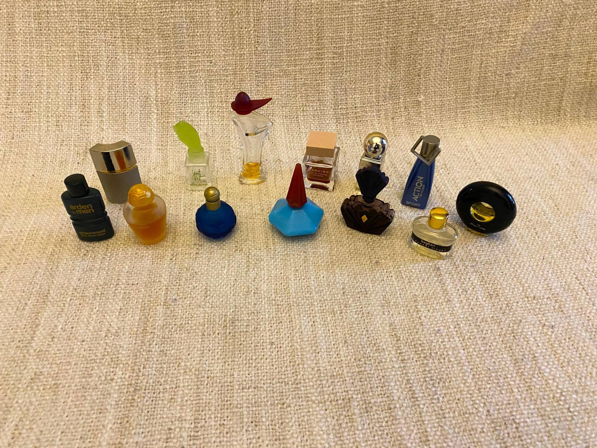 Perfume Bottles Set-43 Empty Bottles Baghari, Ispahan, Balmain, Greenwood & Other Perfumes Perfume Bottles Set-43 Empty Bottles Baghari, Ispahan, Balmain, Greenwood & Other Perfumes von VintageStyleShopDE