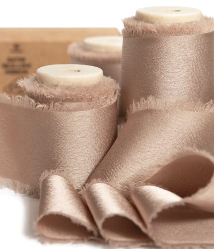 Vitalizart Satin Seidenband Beige, Geschenkband 3,8 cm x 13,7 m mit Holzspule, Handgefertigte Stoffband für Geschenkverpackungen, Festliche Dekorationen, DIY-Basteleien, Hochzeitssträuße Vitalizart Satin Seidenband Beige, Geschenkband 3,8 cm x 13,7 m mit Holzspule, Handgefertigte Stoffband für Geschenkverpackungen, Festliche Dekorationen, DIY-Basteleien, Hochzeitssträuße von Vitalizart