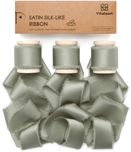 Vitalizart Satin Schleifenband Staubgrün 2,5 cm x 13,7 m Hölzerne Spule, Handgefertigtes Ausgefranstes Geschenkband für Geschenk Verpacken Hochzeit Brautsträuße Urlaub Dekor von Vitalizart
