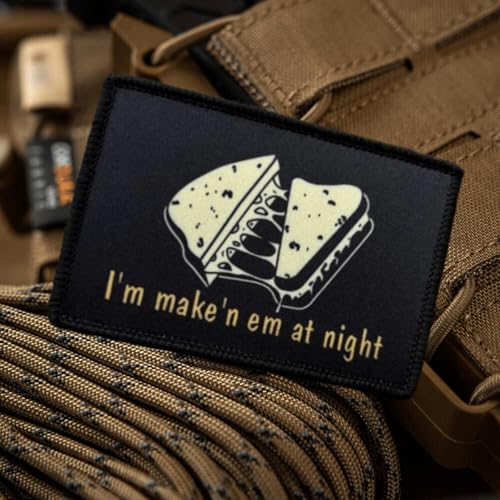 Cheese Sandwich Funny Moral Patch - I'm Make'n Em at Night Tactical Patch für Militärausrüstung, Rucksäcke, Operator Baseball Caps, Plattenträger & Westen - Morale Patches Cheese Sandwich Funny Moral Patch - I'm Make'n Em at Night Tactical Patch für Militärausrüstung, Rucksäcke, Operator Baseball Caps, Plattenträger & Westen - Morale Patches von Viusneun