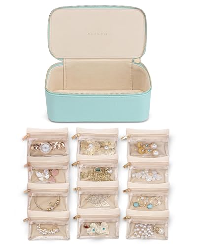 Vlando Reise-Schmuck-Organizer, PU-Leder-Schmuckschatulle mit 12 Samt-Schmuckbeuteln, Schmucketui für Halskette, Ring, Schmuck-Geschenkbox für Frauen, Hellblau-L Vlando Reise-Schmuck-Organizer, PU-Leder-Schmuckschatulle mit 12 Samt-Schmuckbeuteln, Schmucketui für Halskette, Ring, Schmuck-Geschenkbox für Frauen, Hellblau-L von Vlando