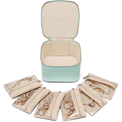 Vlando Reise-Schmuckschatulle für Damen, Kunstleder-Schmuckschatulle mit 6 Samt-Schmucktaschen mit Reißverschluss, Aufbewahrungsboxen für Ohrringe, Halsketten, Ringe, Blau Vlando Reise-Schmuckschatulle für Damen, Kunstleder-Schmuckschatulle mit 6 Samt-Schmucktaschen mit Reißverschluss, Aufbewahrungsboxen für Ohrringe, Halsketten, Ringe, Blau von Vlando