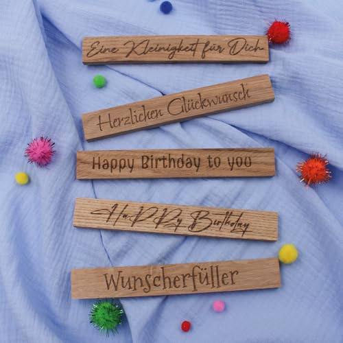 VmG-Store 5 Stück Holzleisten Eiche je 22x8x160mm mit Sprüchen lose Bastelklötzchen mit Text zum Basteln Klötzchen mit Gravur Bastelstäbe zum Heimwerken (02 Geburtstag) von VmG-Store