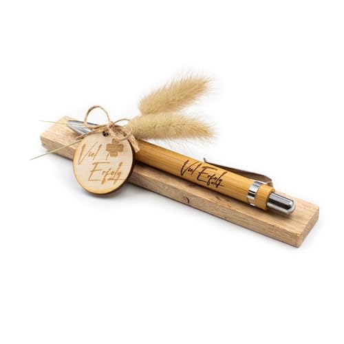 VmG-Store Holz Kugelschreiber als Geschenkidee zum Muttertag Mama Vatertag Geburtstag Papa Oma und Opa Arbeitskollege Freundin Freund (Ohne Wunschname, 15 Viel Erfolg Kleeblatt) von VmG-Store