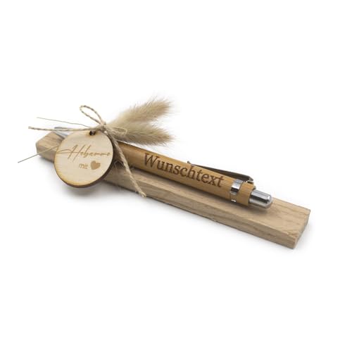 VmG-Store Holz Kugelschreiber mit Gravur Wunschname – personalisiertes Geschenk zum Muttertag Vatertag Geburtstag für Mama Papa Oma Opa Freundin Freund (Mit Wunschname, 18 Hebamme mit Herz) von VmG-Store