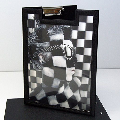 3D-Clipboard: Caro | Klemmbrett, Kunst, schwarz, weiß, Gesicht, Fotografie von Vogt Foliendruck GmbH