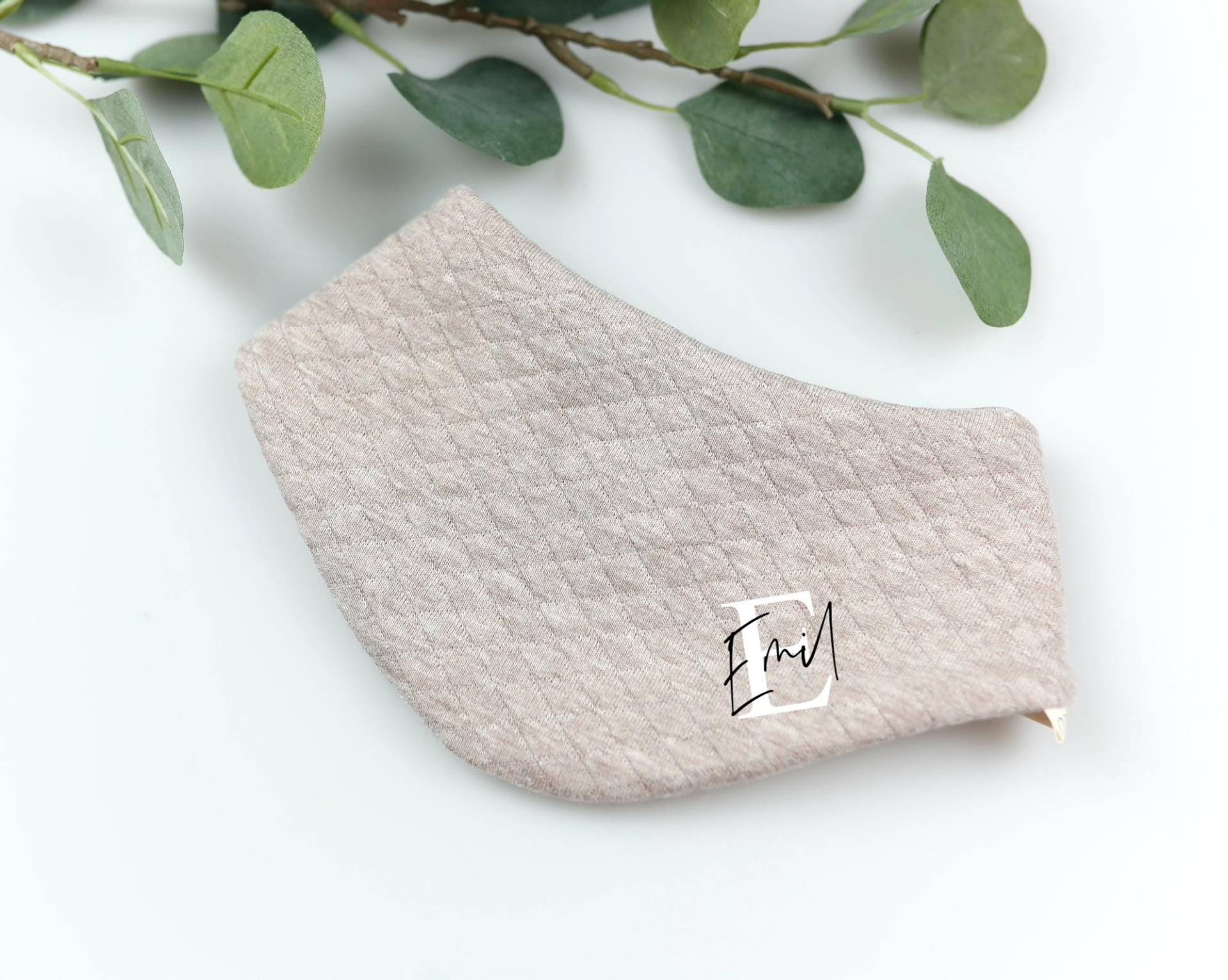 Voodulu® - Halstuch Wendehalstuch Dreieckstuch 0-18 Monate Personalisiert Beige Steppstoff Babytuch Druckknopf von Voodulu
