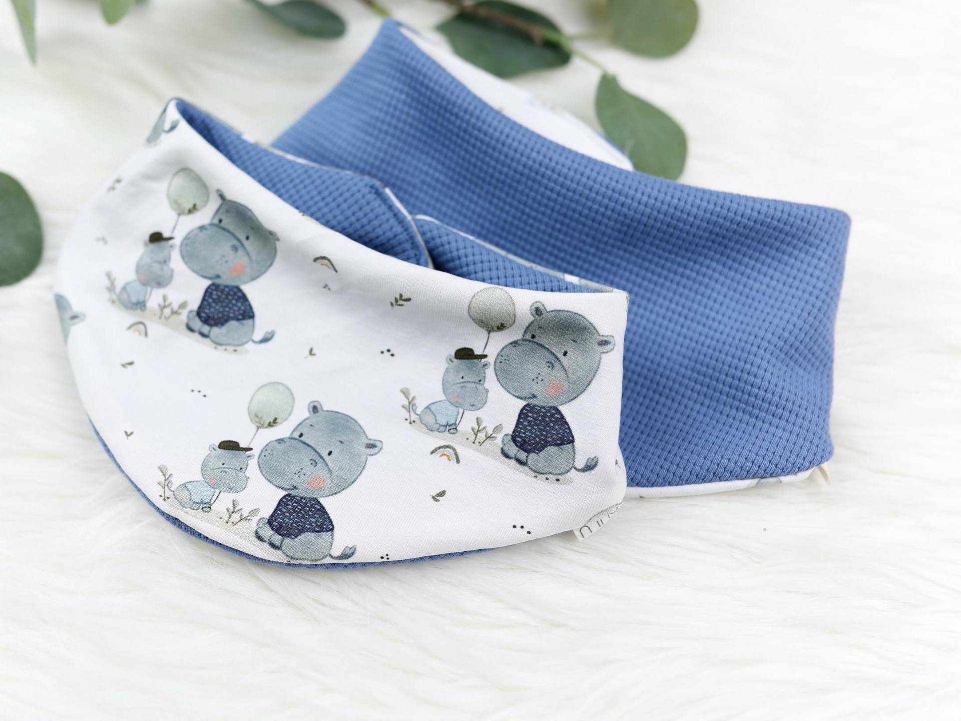 Voodulu® - Halstuch Wendehalstuch Dreieckstuch 0-18 Monate Personalisiert Blau Hippe Babytuch Druckknopf von Voodulu
