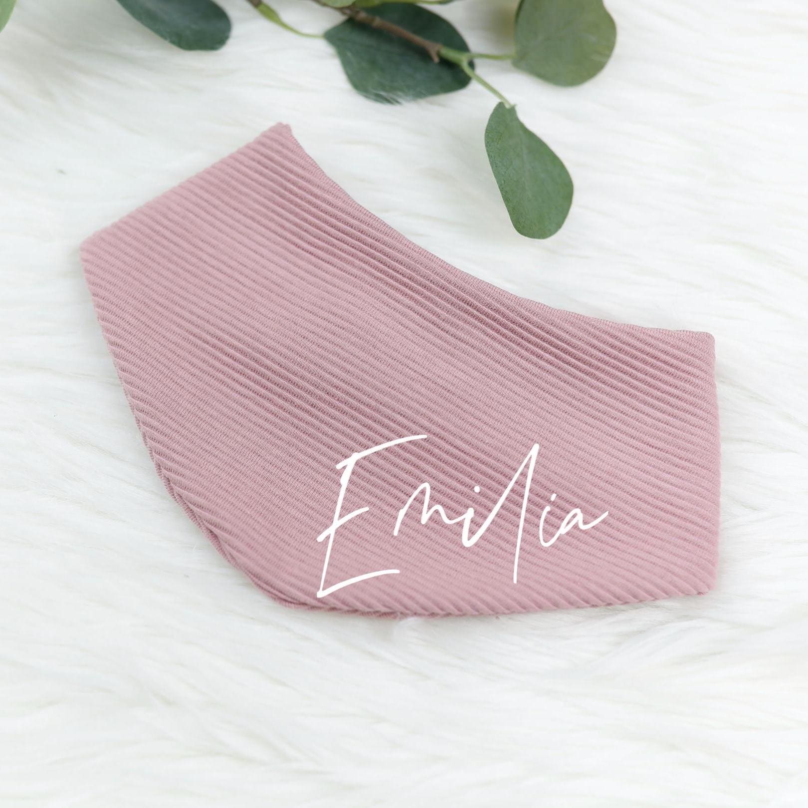 Voodulu® - Halstuch Wendehalstuch Dreieckstuch 0-18 Monate Personalisiert Mauve Rib Jersey Babytuch Druckknopf von Voodulu