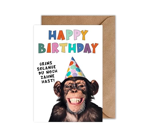Lustige Geburtstagskarte mit Umschlag - Affe und Spruch „Grins solange du noch Zähne hast“ – witzige Klappkarte zum Geburtstag - für Männer & Frauen (DIN A6) von WBdesignz