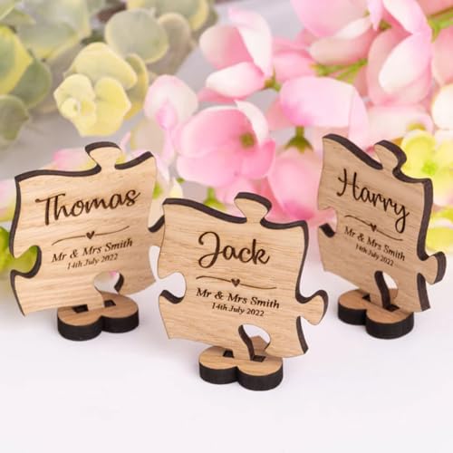 Personalisierte Namensschilder aus Holz, rustikale personalisierte Hochzeits-Tischkarten, herzförmige Platznamen auf Ständer, Tischdekoration für Hochzeiten, Babypartys, Geburtstage (Stil 2) von WEIYOUDP