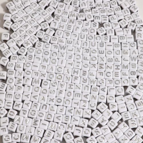 Alphabet-Perlen, 6 x 6 mm, weiß, würfelförmig, Acryl, Silber, Buchstabenperlen, für Armbänder und Schmuckherstellung, 1200 Stück von WHEAZIENS