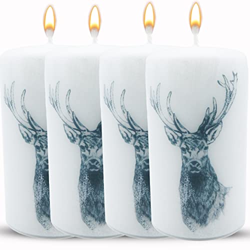 WikaKerzen Weihnachtskerze für Adventskranz 4 Set 13x7cm Hirsch Tisch-Deko auf weißer Stumpenkerze aus hochwertigem Paraffinwachs mit Baumwolldocht - Adventskerze WikaKerzen Weihnachtskerze für Adventskranz 4 Set 13x7cm Hirsch Tisch-Deko auf weißer Stumpenkerze aus hochwertigem Paraffinwachs mit Baumwolldocht - Adventskerze von WIKAKERZEN
