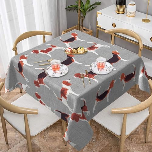 WKSGDSG Auslaufsichere, quadratische Tischdecke, 137 x 137 cm, dekorative Esszimmerdecke für Partys, Hochzeiten und Veranstaltungen im Freien, Beagle-Tischdecken, knitterfreie Polyester-Tischwäsche WKSGDSG Auslaufsichere, quadratische Tischdecke, 137 x 137 cm, dekorative Esszimmerdecke für Partys, Hochzeiten und Veranstaltungen im Freien, Beagle-Tischdecken, knitterfreie Polyester-Tischwäsche von WKSGDSG