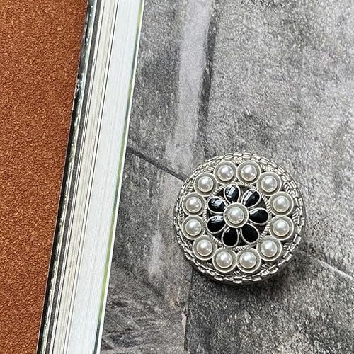 WUPNGS Antike goldene Knöpfe,Metallperlenknöpfe,10Stk,Grobe Blume Metallperlen Schaftknopf DIY Nähzubehör(Silver Black,23mm) von WUPNGS
