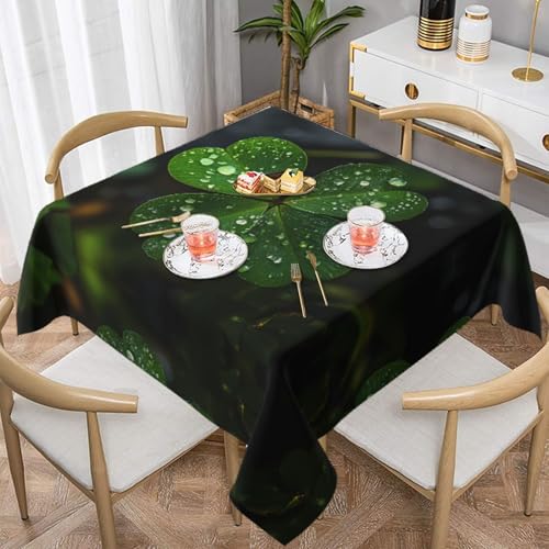 WZYWHJ Quadratische dekorative Tischdecke, 137,2 x 137,2 cm, waschbar und wiederverwendbar, dreiblättriges Kleeblatt mit Wassertropfen, bedruckt WZYWHJ Quadratische dekorative Tischdecke, 137,2 x 137,2 cm, waschbar und wiederverwendbar, dreiblättriges Kleeblatt mit Wassertropfen, bedruckt von WZYWHJ