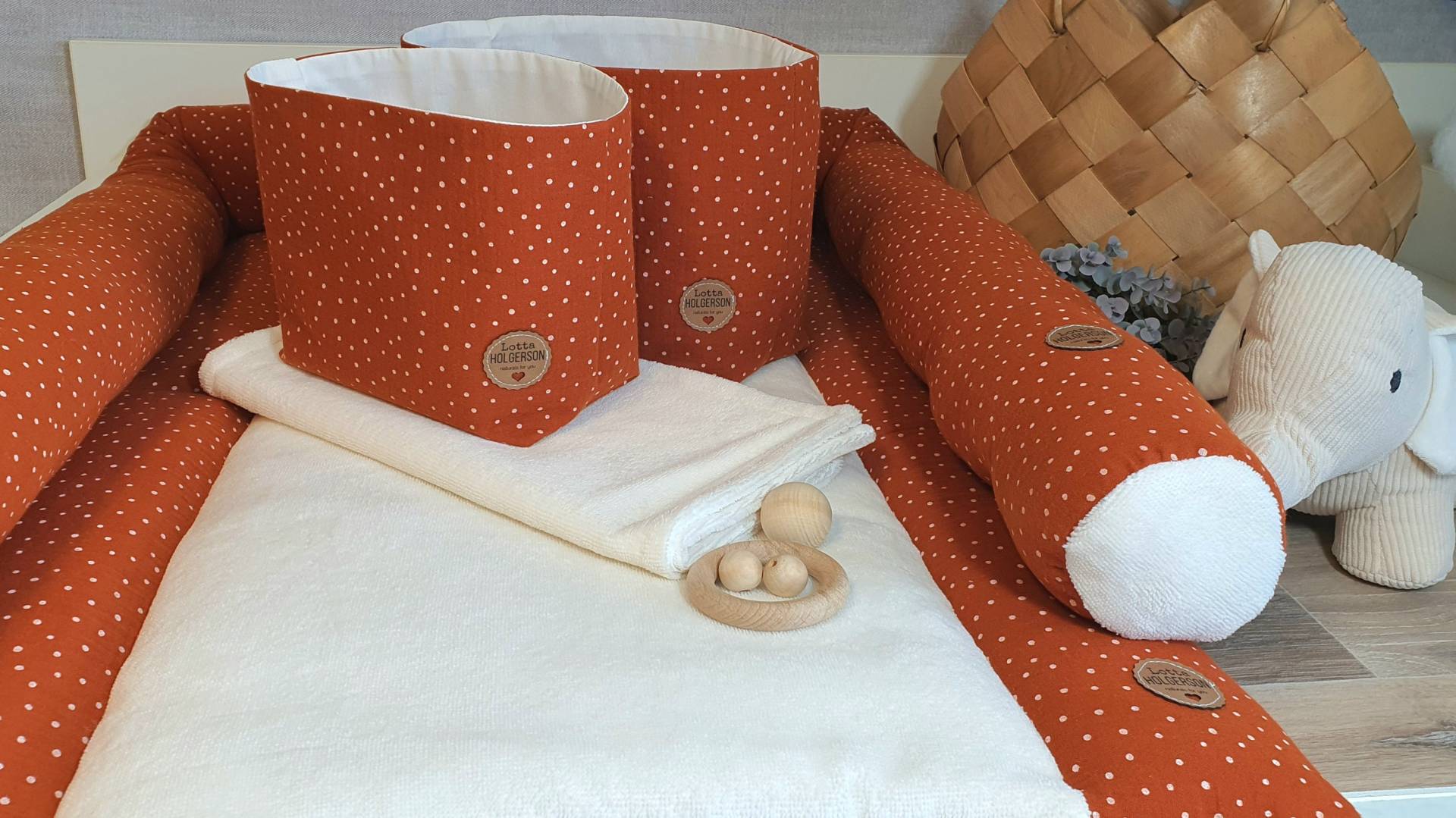 5Er-Set - Wickelauflage Inkl. Wickeltischrolle, Wasserdichte Wickelunterlage, 2x Utensilos Musselin Rost Flauschiger Bamboo Frottee Beige 5Er-Set - Wickelauflage Inkl. Wickeltischrolle, Wasserdichte Wickelunterlage, 2x Utensilos Musselin Rost Flauschiger Bamboo Frottee Beige von WaffelLiebe