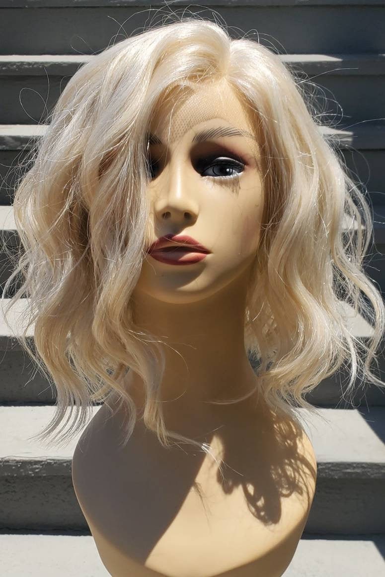 Lace Front Blonde Bob, Gewellte Perücke, A-Linie Wellige Blonde Bob Mehrdimensionale Perücke Lace Front Blonde Bob, Gewellte Perücke, A-Linie Wellige Blonde Bob Mehrdimensionale Perücke von WigCraving
