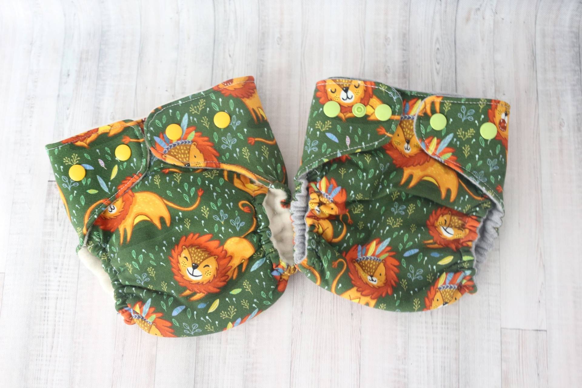 stoffwindel/ Wollüberhose Löwen Größe M stoffwindel/ Wollüberhose Löwen Größe M von WildfangrosaNaehraba