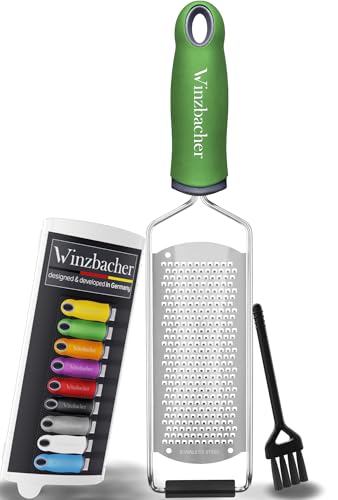 Winzbacher - Premium Zester Reibe I Parmesanreibe, Zitronenreibe, Muskatnuss Reibe, Ingwerreibe u.v.m. I rasiermesserscharfe Edelstahl Klinge I Spülmaschinenfest I inkl. Schụtz & Reinigungsbürste von Winzbacher