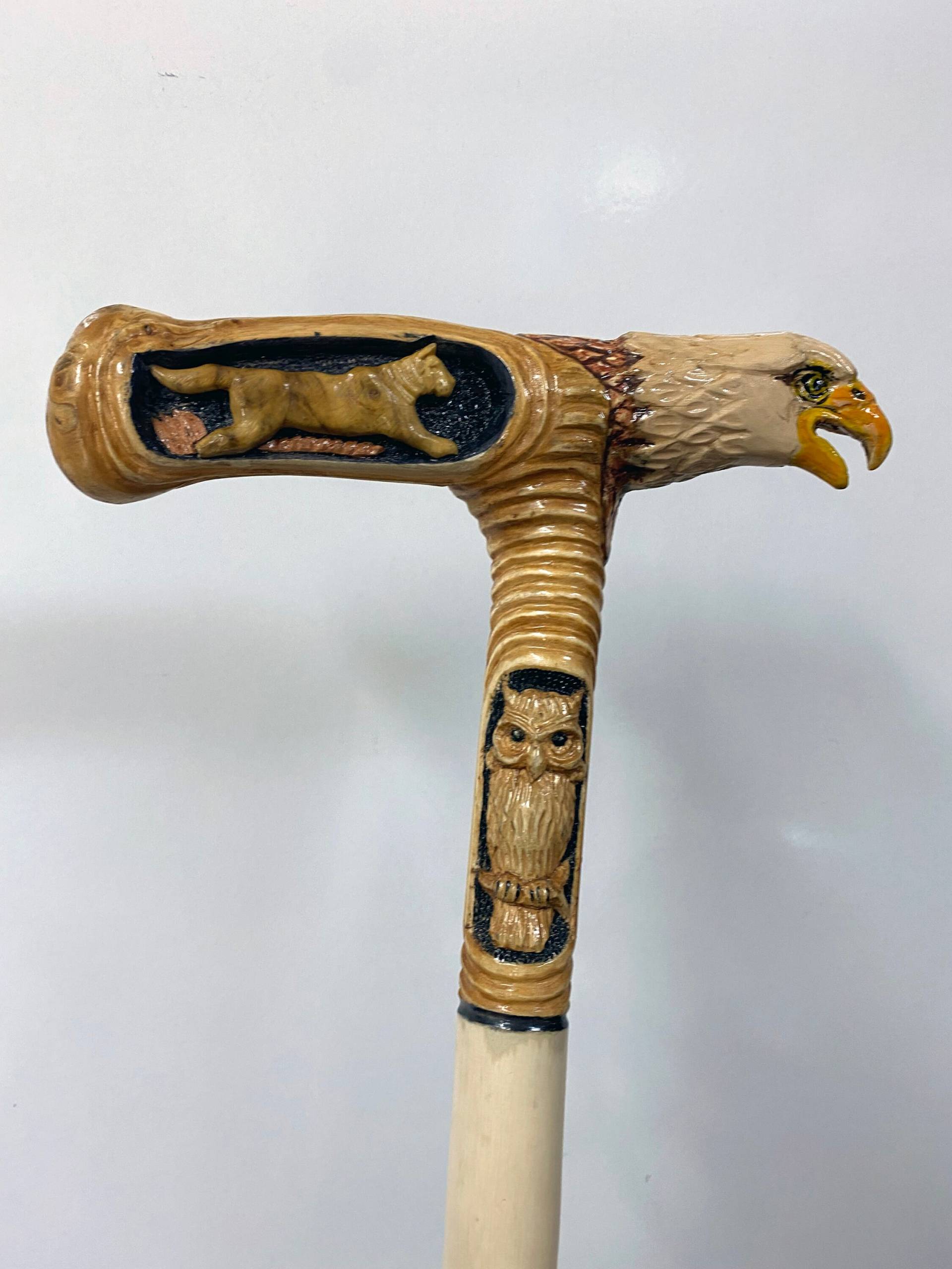 Handgefertigte Cane Mit Adler, Katze Und Eule Aus Einem Stück Von Der Platane. Einzigartige Sammler Tier Gehstock Oder Gehstock Handgefertigte Cane Mit Adler, Katze Und Eule Aus Einem Stück Von Der Platane. Einzigartige Sammler Tier Gehstock Oder Gehstock von WoodybyNature