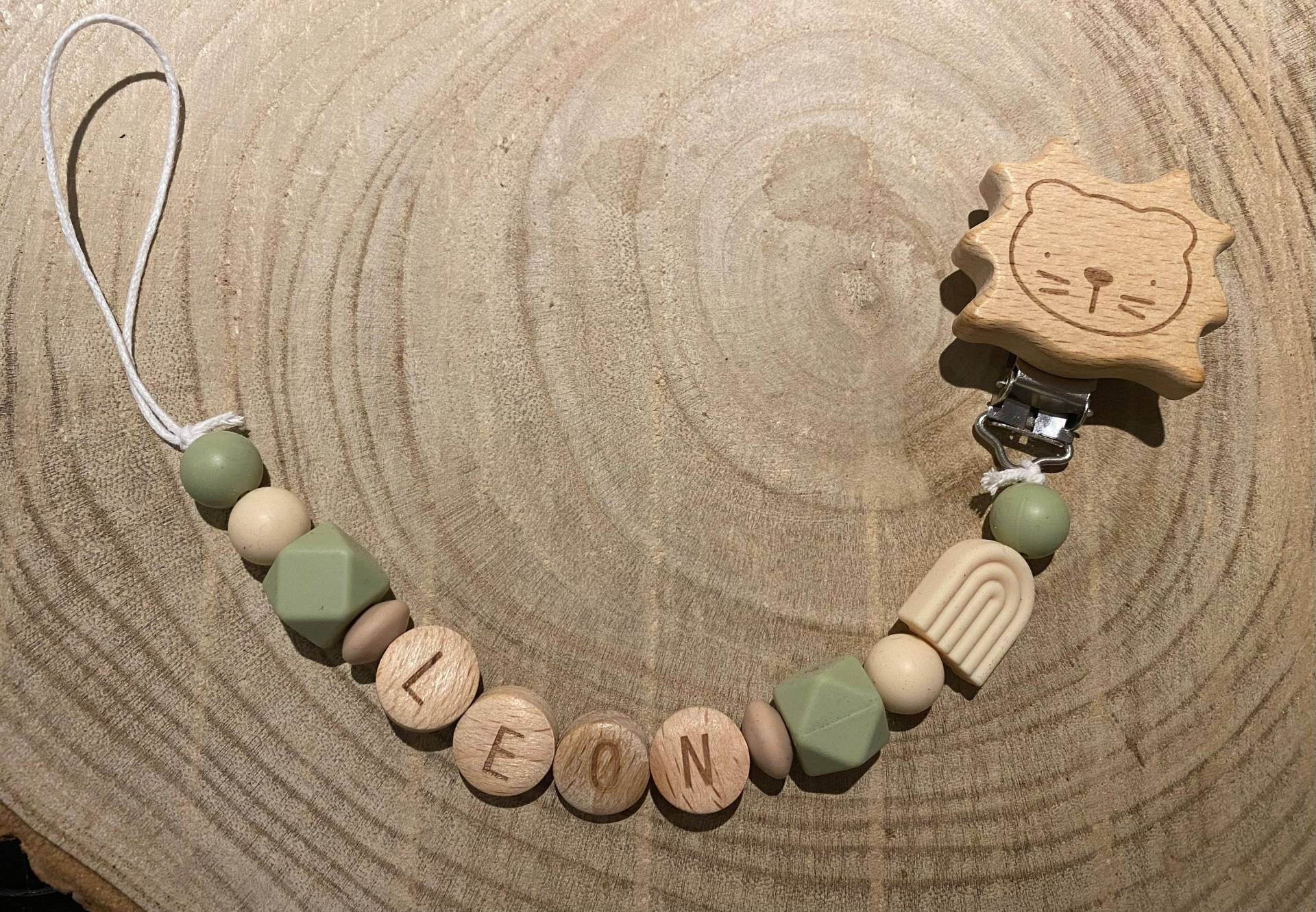 Schnullerkette Mit Namen I Personalisiert & Handgemacht Junge Geschenk Zur Geburt Holz Natürlich Schnullerkette Mit Namen I Personalisiert & Handgemacht Junge Geschenk Zur Geburt Holz Natürlich von Wunschzimmerchen