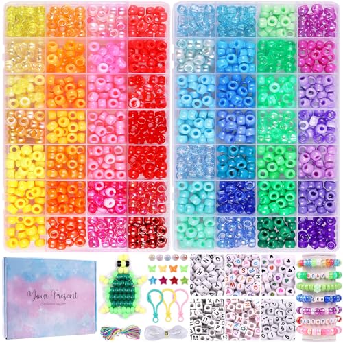 Pony-Perlen zur Armbandherstellung, 56 Farben, 6 x 9 mm, Regenbogen-Kandi-Perlen, Freundschafts-Kandi-Armband-Set mit 800 bunten Alphabet-Buchstaben zur Schmuckherstellung, für Bastelarbeiten Pony-Perlen zur Armbandherstellung, 56 Farben, 6 x 9 mm, Regenbogen-Kandi-Perlen, Freundschafts-Kandi-Armband-Set mit 800 bunten Alphabet-Buchstaben zur Schmuckherstellung, für Bastelarbeiten von Wuollgess