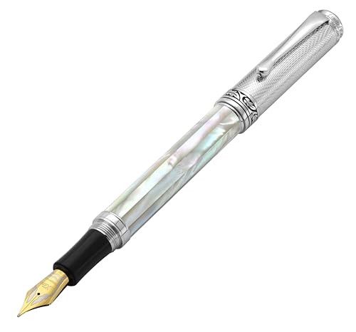 Xezo Maestro Füllfederhalter, mittelfeine Feder (0,45 mm), Gift of Writing Serie, weißes Perlmutt, Guilloche-Gravur, handgefertigt, serialisiert, einzigartig von Xezo