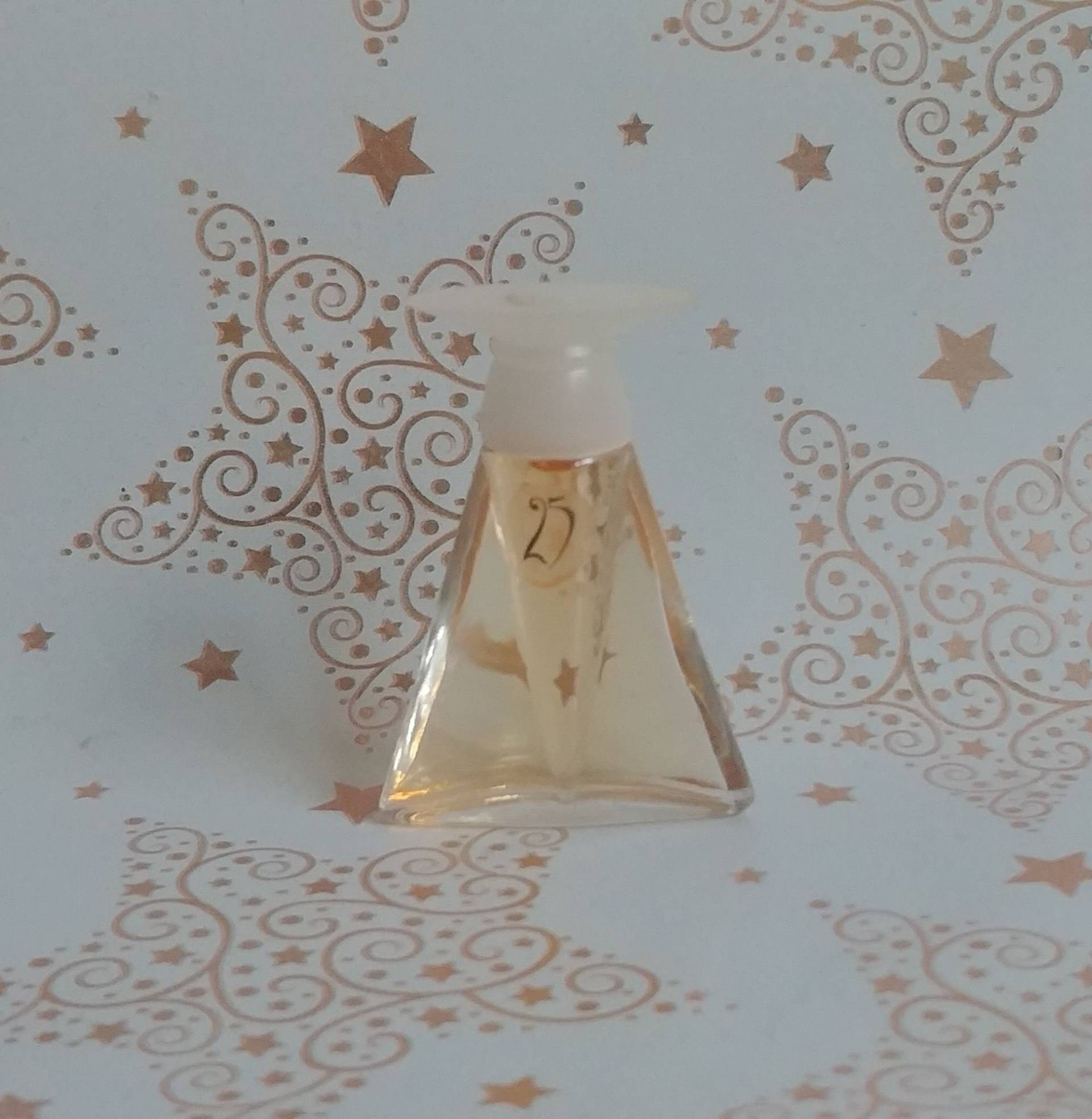 Miniatur 25 Vingt-Cinq Von Aubusson, 4 Ml Eau De Toilette, 1994 Miniatur 25 Vingt-Cinq Von Aubusson, 4 Ml Eau De Toilette, 1994 von Xoxiane