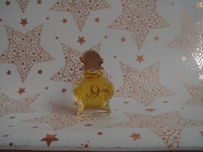 Miniatur Lr No. 9 Von International, 7, 5 Ml Eau De Parfum von Xoxiane