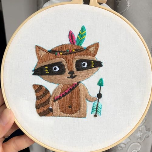 YEESAM ART Stickerei-Starter-Set mit süßem Tribal-Waschbär mit Pfeilmustern, komplettes Set DIY Stickerei Kreuzstich-Kits für Erwachsene Anfänger Handarbeiten Nähen YEESAM ART Stickerei-Starter-Set mit süßem Tribal-Waschbär mit Pfeilmustern, komplettes Set DIY Stickerei Kreuzstich-Kits für Erwachsene Anfänger Handarbeiten Nähen von YEESAM ART