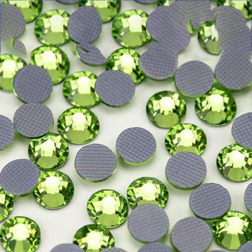 Glas-Hotfix-Kristall-Strasssteine mit flacher Rückseite für DIY-Kleidungsstoffdekorationen – 019 Peridot – SS10 – 1440 Stück von YFSHC