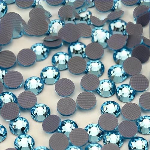Glas-Hotfix-Kristall-Strasssteine mit flacher Rückseite für DIY-Kleidungsstoffdekorationen – 027 Aquamarin – SS30 – 288 Stück von YFSHC