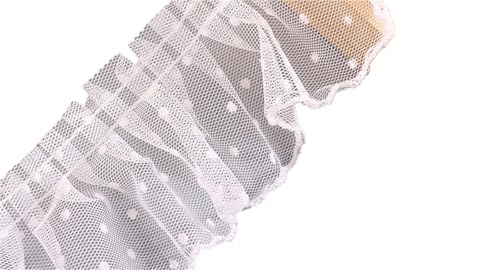 5 cm breit, weiß, schwarz, 3D-Plissee-Netzstoff, gepunktete Stickerei, Spitzenband, Rüschenbesatz, Puppenkleid, Kragen, DIY-Nähzubehör(WHITE) von YGLEEULI