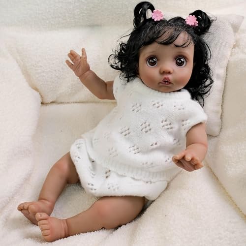 YIHANGG Lebensechte Reborn Babypuppen Mädchen Große Augen 40cm Realistisch Kleinkind Neugeborenes Schwarzes Lockiges Haar Weihnachten Geburtstag Geschenke YIHANGG Lebensechte Reborn Babypuppen Mädchen Große Augen 40cm Realistisch Kleinkind Neugeborenes Schwarzes Lockiges Haar Weihnachten Geburtstag Geschenke von YIHANGG