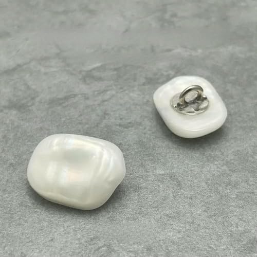 10 Stück modische Perlmuttknöpfe, schöne unregelmäßige Perlmutt-Metall-Schaftknöpfe, Damenbekleidungszubehör, Beige, 21 x 15 mm von YJMYZ