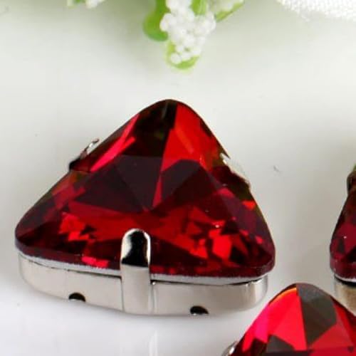 YKMYXZ, 18 mm, 50 Stück/Packung, dreieckige Glas-Strasssteine ​​zum Aufnähen mit Krallen-Strass-Metallbasis, Schnalle, Kristallstein, Diamant for Kleidung(Red) von YKMYXZ