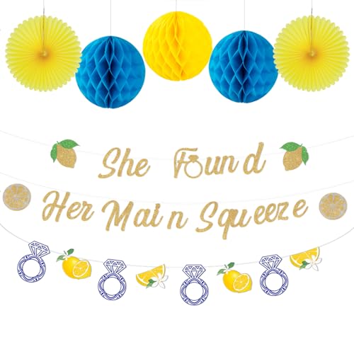 Lemon Bridal Shower Decorations Set - Includes "She Found Her Main Squeeze"-Banner, Zitronengirlande, Wabenblumenkugeln & Fächer für komplette Zitronen-Mottoparty-Zubehör Lemon Bridal Shower Decorations Set - Includes "She Found Her Main Squeeze"-Banner, Zitronengirlande, Wabenblumenkugeln & Fächer für komplette Zitronen-Mottoparty-Zubehör von YO PERREO SOLA