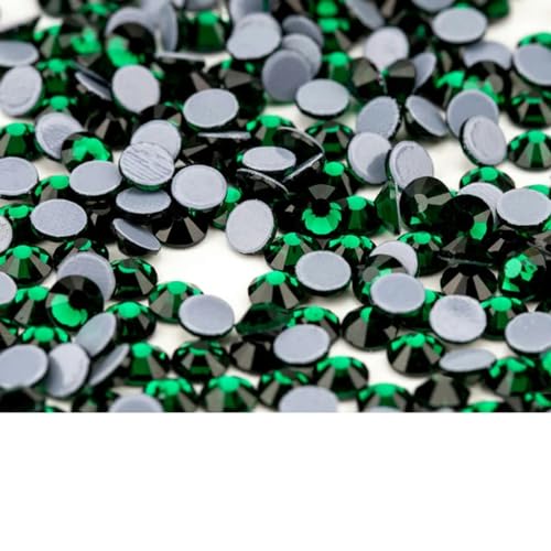Mehrfarbige SS6-SS30 Glaskristall-Hotfix-Strasssteine mit flacher Rückseite zum Aufbügeln für DIY-Nagelkunst, Stoff, Kleidung, Dekoration, Smaragd, SS8 – 1440 Stück von YOLNEY