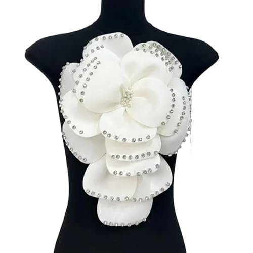 Handgefertigte mehrlagige Blumenbrosche aus Stoff for Damen – elegante Anstecknadel mit Kristallperlen for Hochzeits- und Partyaccessoires(Weiß) von YOPI