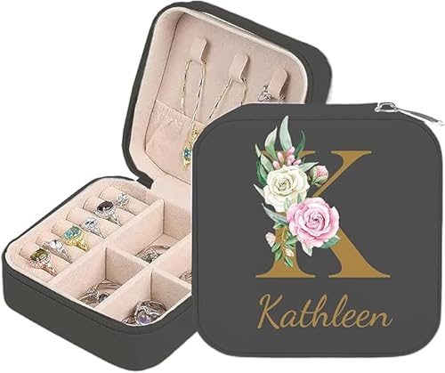 YUYUGO Personalisierte Schmuckschatulle - Reise Schmuck Etui, Personalisierte Leder Schmuckkästchen mit Geburtsblume und Namen, Geschenk für Mädchen, Geburtstage, Hochzeiten, Brautjungfern YUYUGO Personalisierte Schmuckschatulle - Reise Schmuck Etui, Personalisierte Leder Schmuckkästchen mit Geburtsblume und Namen, Geschenk für Mädchen, Geburtstage, Hochzeiten, Brautjungfern von YUYUGO