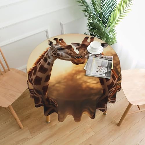 YYHHAOFA Runde dekorative Tischdecke, 152,4 cm, Motiv zwei Giraffen, für den Innen- und Außenbereich, auf runden Tischen wie Couchtischen, Esstischen und Bauernhoftischen YYHHAOFA Runde dekorative Tischdecke, 152,4 cm, Motiv zwei Giraffen, für den Innen- und Außenbereich, auf runden Tischen wie Couchtischen, Esstischen und Bauernhoftischen von YYHHAOFA