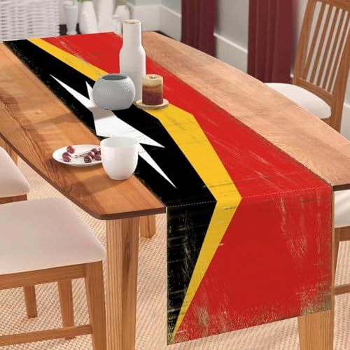 Vintage Tischläufer mit Nationalflagge von Osttimor, Osttimor, Couchtischläufer, Feiertags-Tischdekoration für Küche, Esstisch, Dekoration für Zuhause, Party, 45,7 x 198,1 cm Vintage Tischläufer mit Nationalflagge von Osttimor, Osttimor, Couchtischläufer, Feiertags-Tischdekoration für Küche, Esstisch, Dekoration für Zuhause, Party, 45,7 x 198,1 cm von Yelolyio