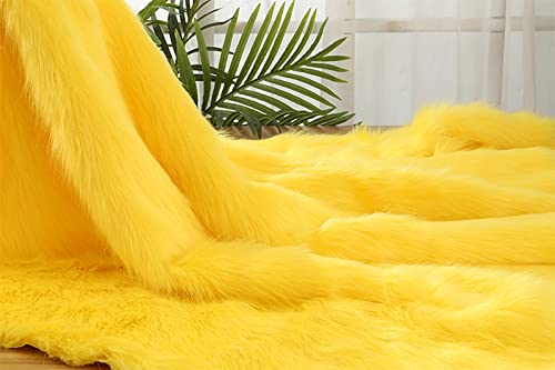 Yimihua Kunstpelzstoff Plüschstoff langfloriges Kunstpelzmaterial Flauschiger Stoff für Kostümmode Teppiche Requisiten Kulissen Cosplay Stuhldekoration 170cm*50cm(Color:Gelb) von Yimihua
