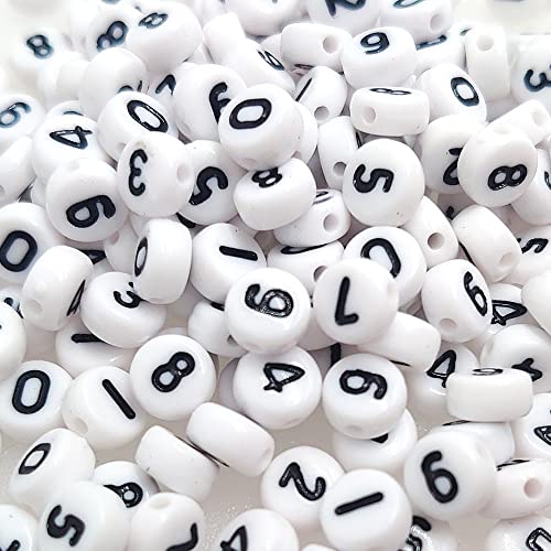 500+ Stück 4 x 7 mm weiße runde Acryl-Zahlenperlen 0-9 gemischte Kunststoffform lose Perlen für Schmuckherstellung Armbänder Halsketten Schlüsselanhänger (schwarz auf weiß) von YuSheng