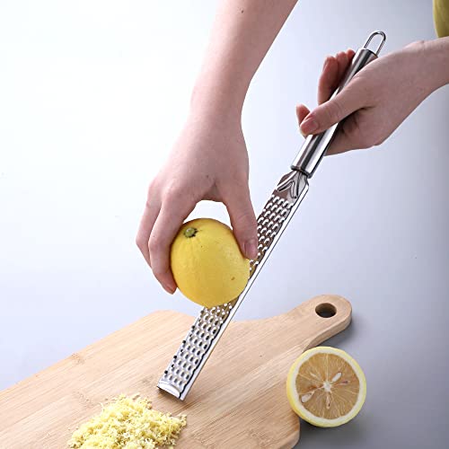 ZAHD Käsereibe Zitronenreibe,Käsereibe Edelstahl,Muskatnuss Reibe Ingwerreibe,Cheese Grater,Käse Reibe,Scharfe Reibe für Zitronen,Ingwer Reibe Zester Reibe,Edelstahl Reibe mit Griff,Hobel Reibe Küche ZAHD Käsereibe Zitronenreibe,Käsereibe Edelstahl,Muskatnuss Reibe Ingwerreibe,Cheese Grater,Käse Reibe,Scharfe Reibe für Zitronen,Ingwer Reibe Zester Reibe,Edelstahl Reibe mit Griff,Hobel Reibe Küche von ZAHD